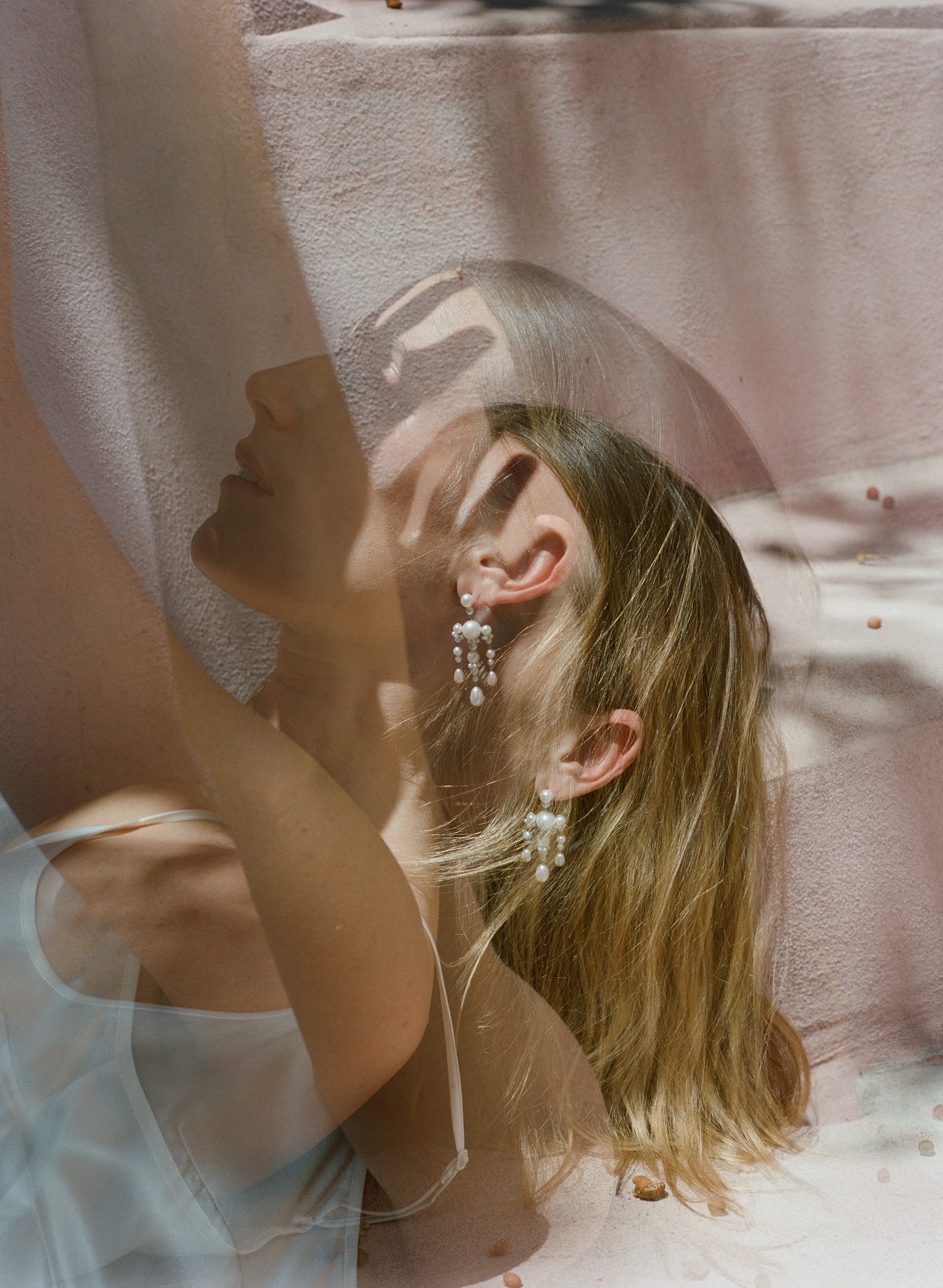 Dree Hemingway wearing Jardin de Perle pearl earrings.