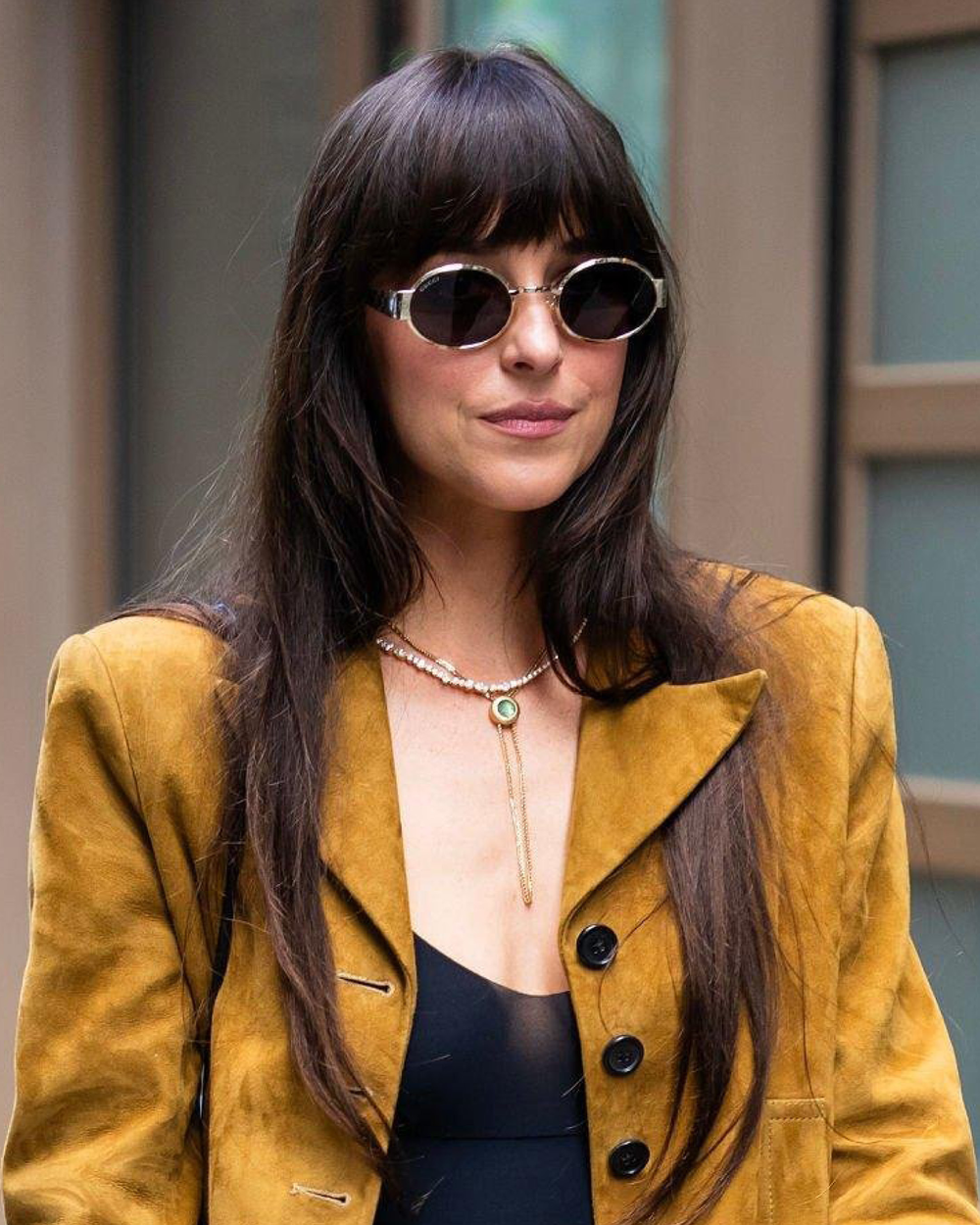 Dakota Johnson wearing the Collier de Amis tennis collier.