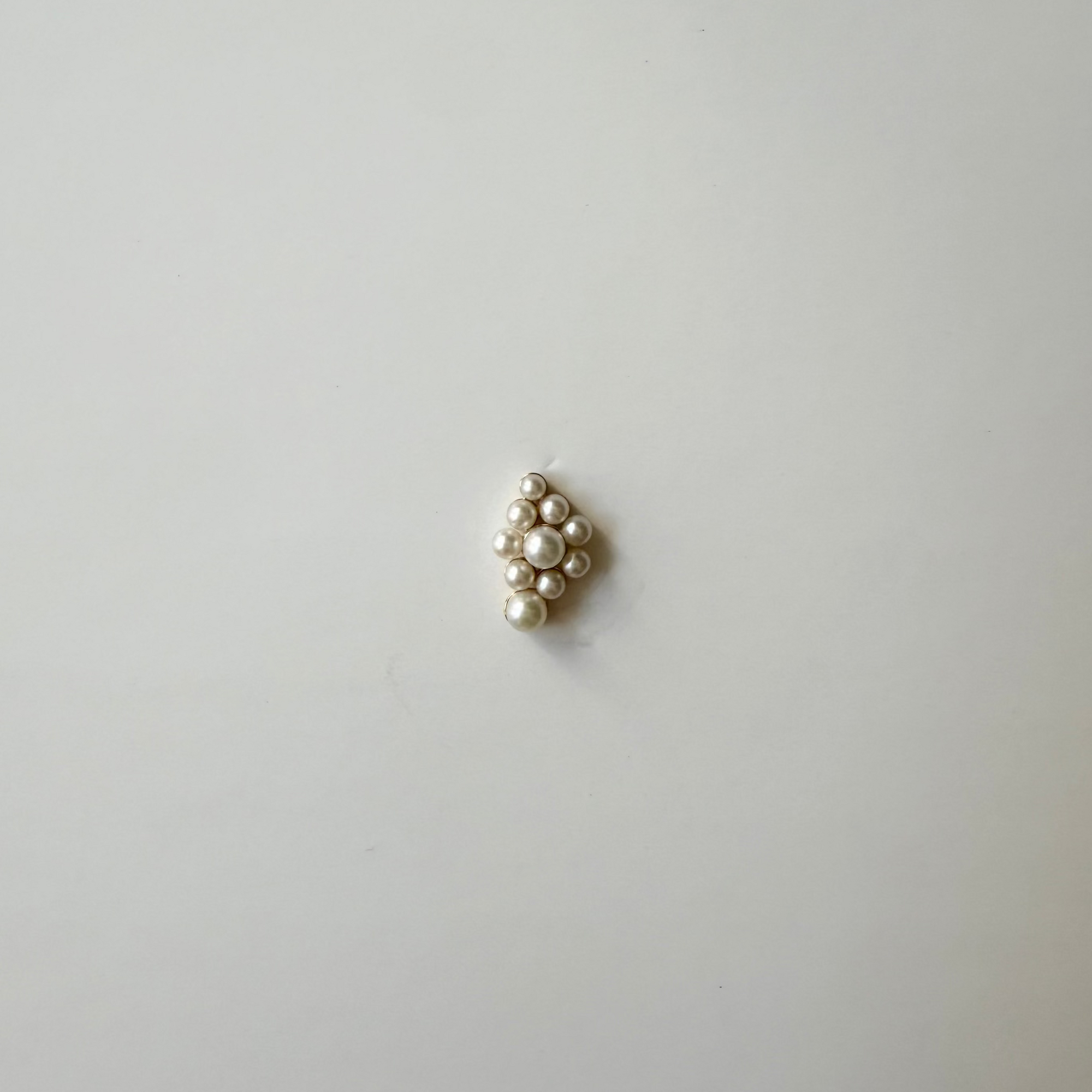 Petite Croissant Fleur Perle