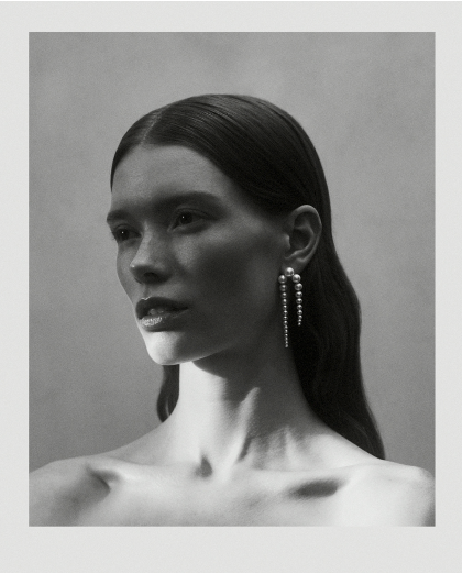 Model wearing Grande Perle Nuit pearl earring from the Autumn and Winter 2020 collection