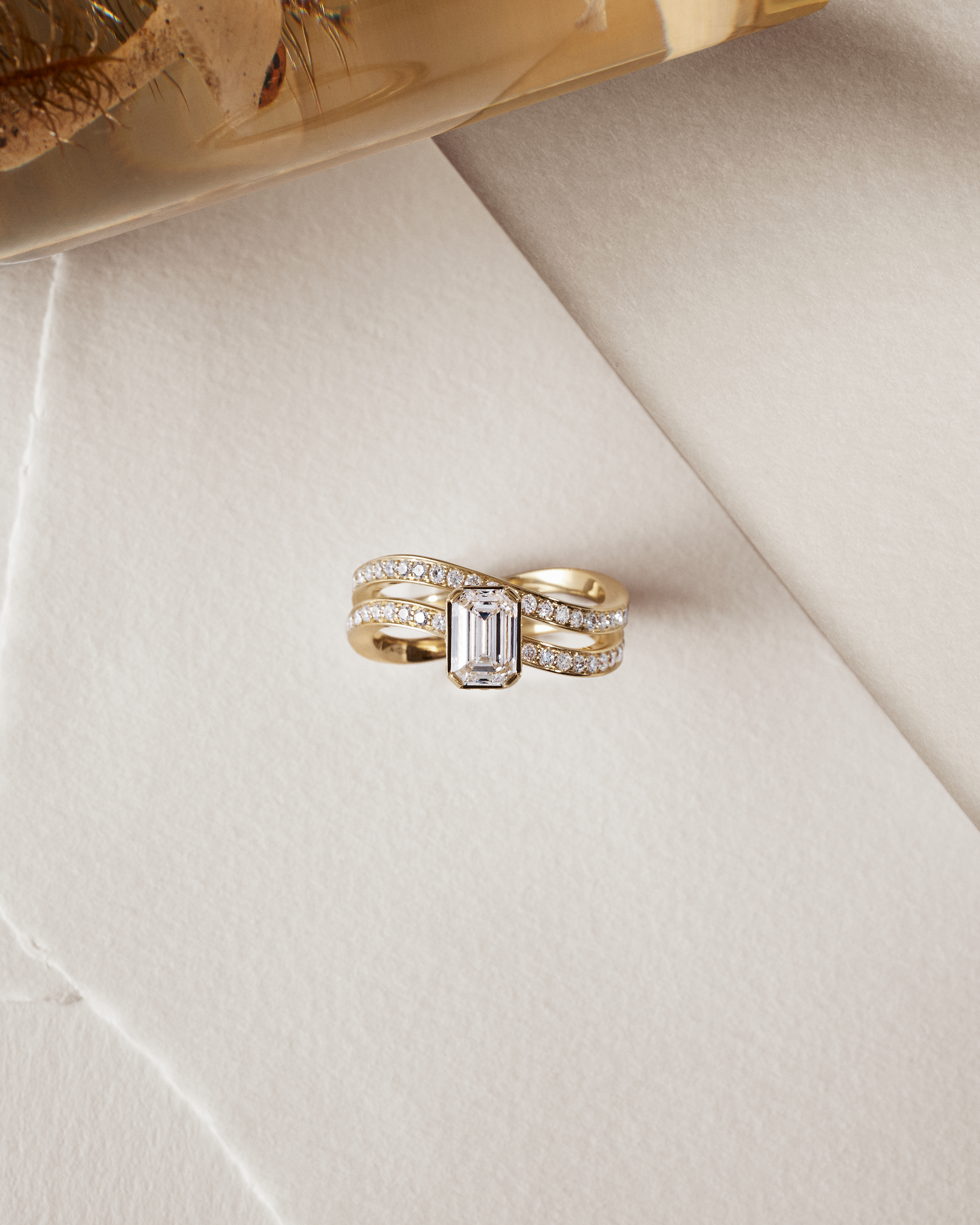 Toi Emeraude diamond engagement ring with its matching Toi Diamant wedding band