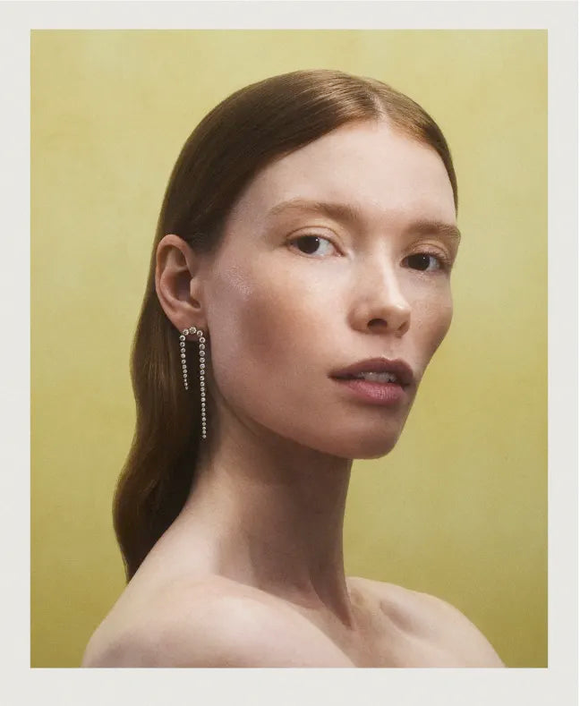 Model wearing Sandro Nuit single diamond earring