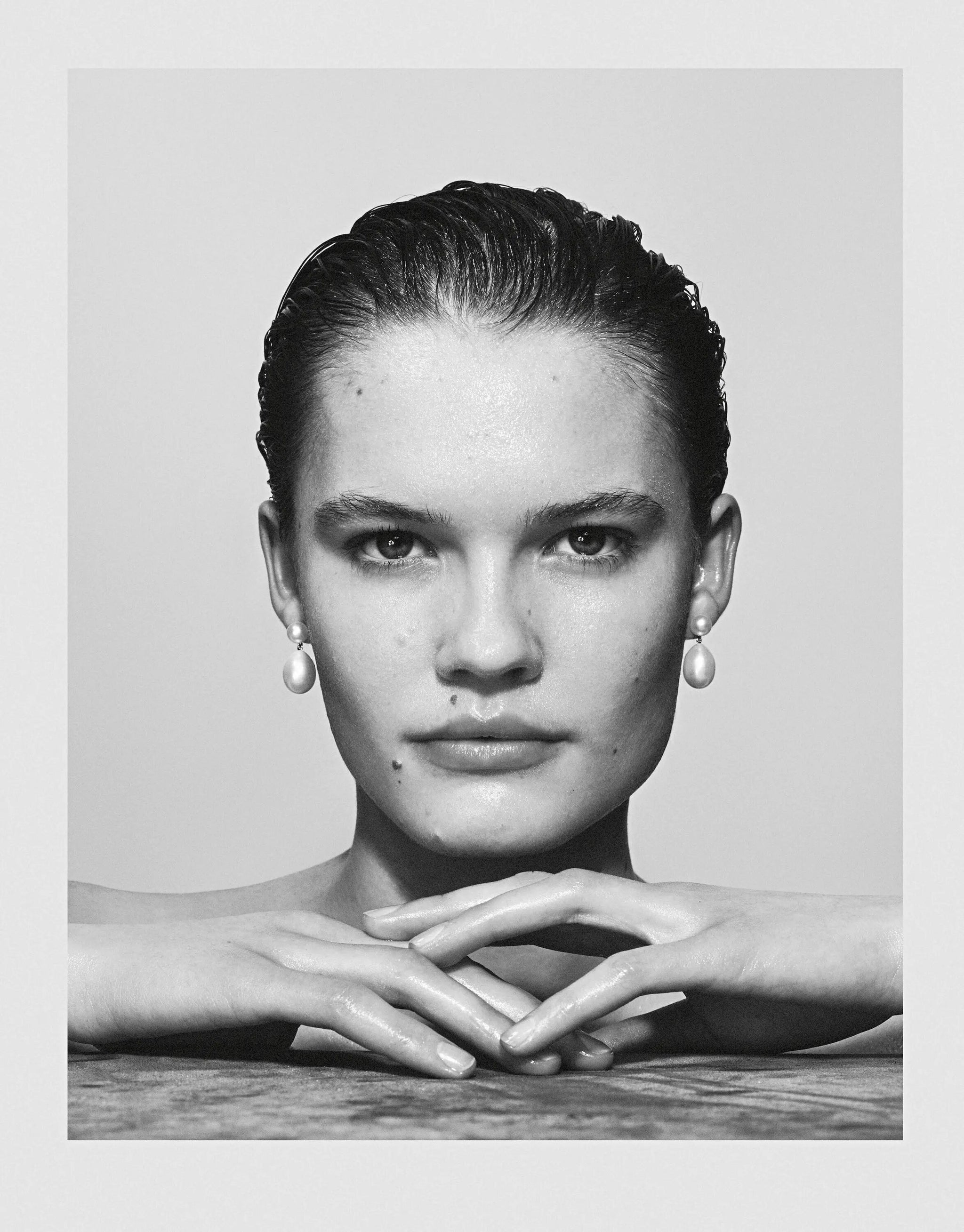 Black and white photography of model wearing Grande Venus D'Eau pearl earrings