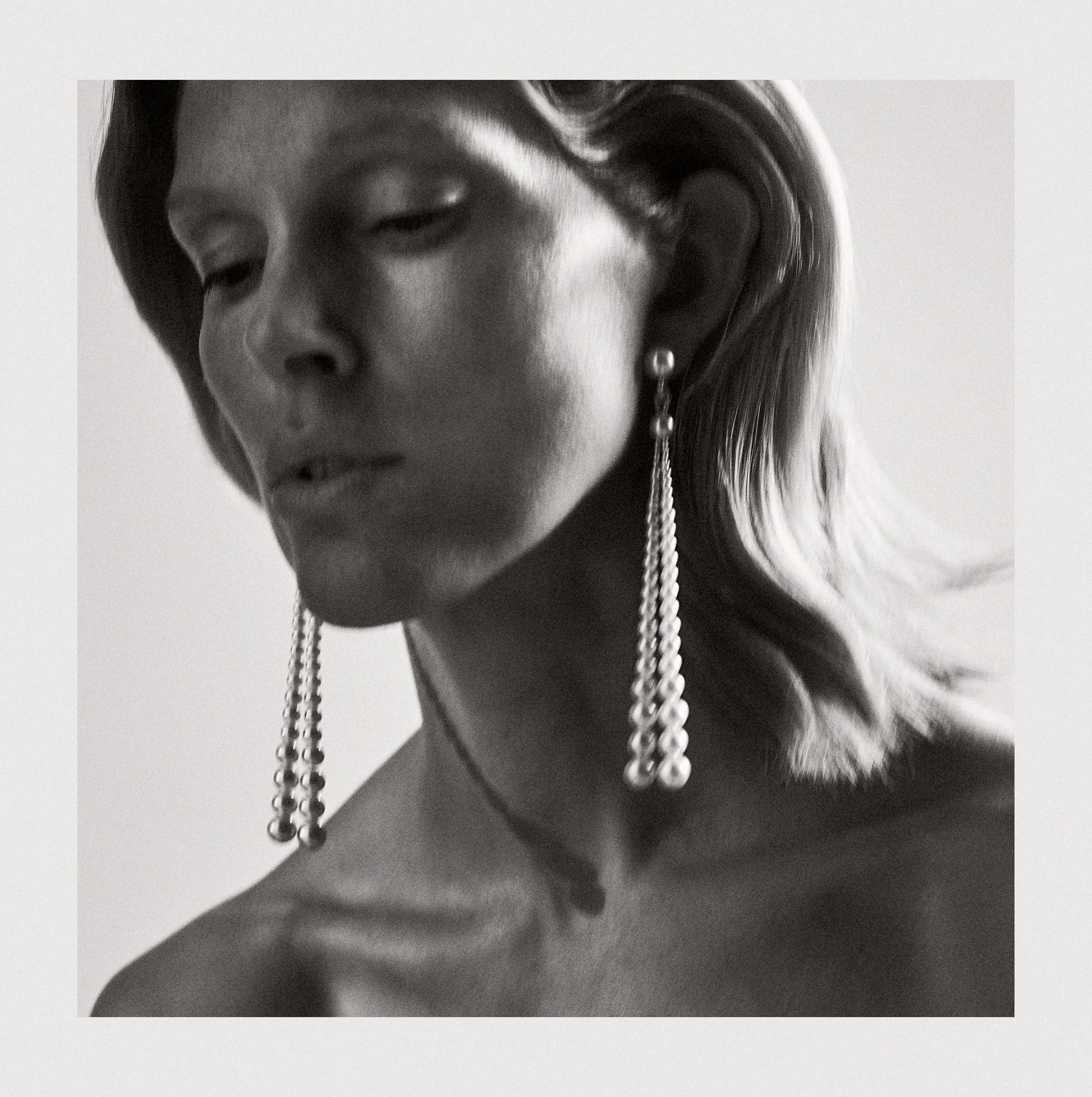 Model wearing Peggy Opera pearl earrings
